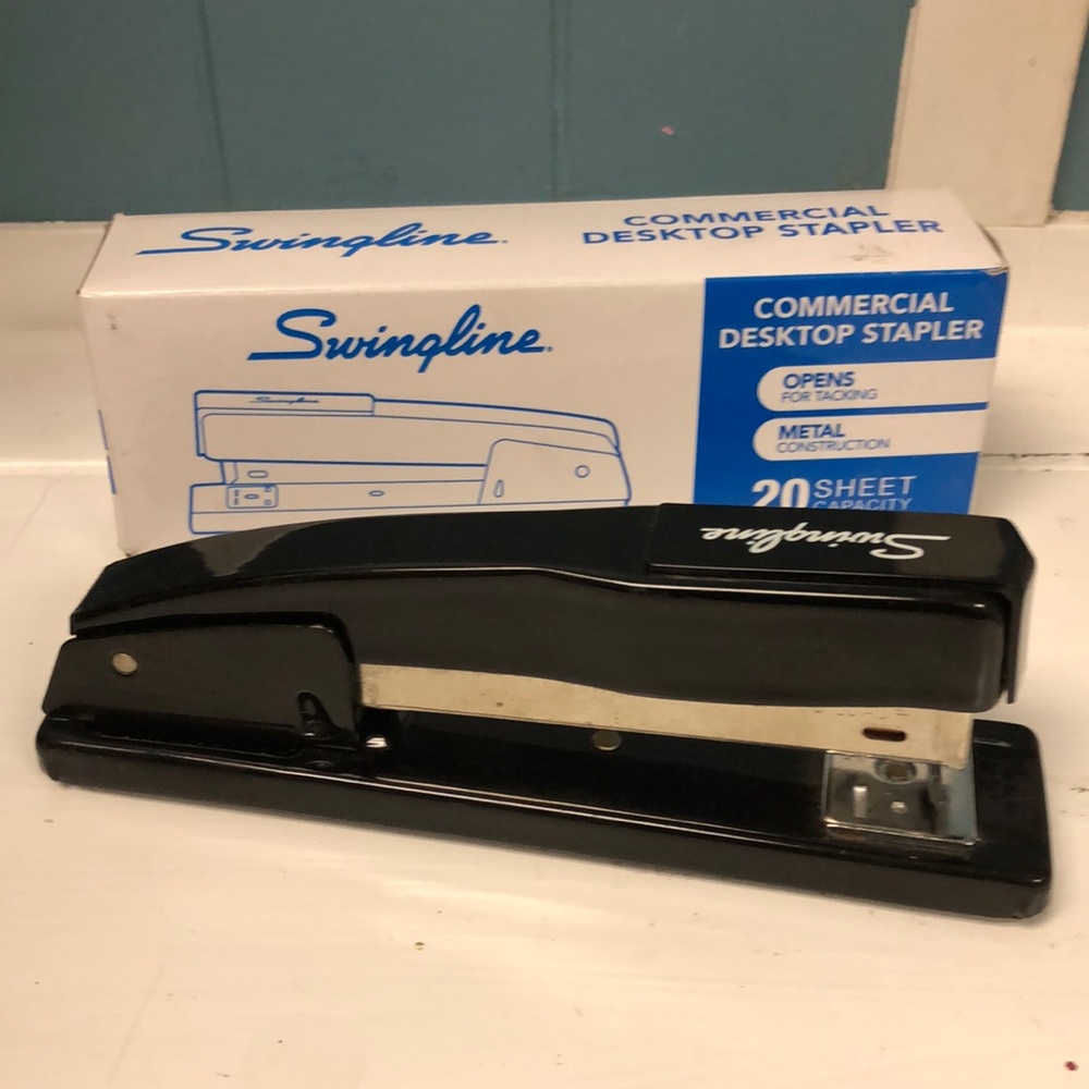 Black Swingline Commercial Desktop Stapler S7044401A